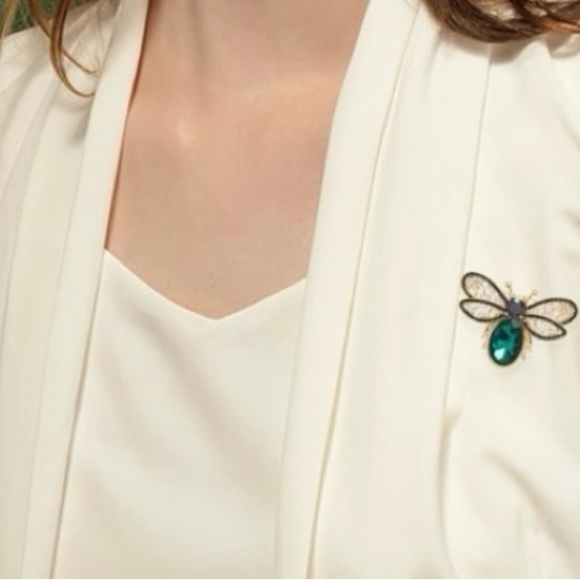 Beautiful Brooch - Picture 4 of 5